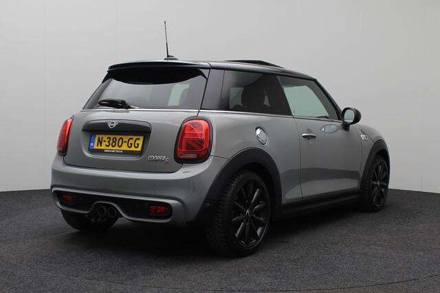 Mini COOPER S Mini 2.0 Chili 2018 | Airco | Stoelverwarming | Panoramadak | Onderhoudshistorie | Parkeersensoren | Cruise Control | Keyless Go | Stuurwiel Bediening | Boekjes