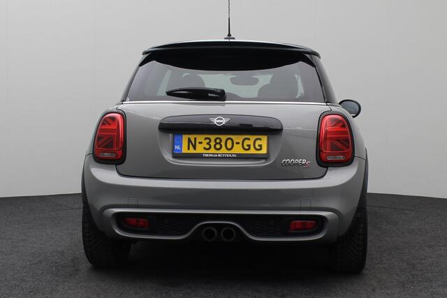 Mini COOPER S Mini 2.0 Chili 2018 | Airco | Stoelverwarming | Panoramadak | Onderhoudshistorie | Parkeersensoren | Cruise Control | Keyless Go | Stuurwiel Bediening | Boekjes