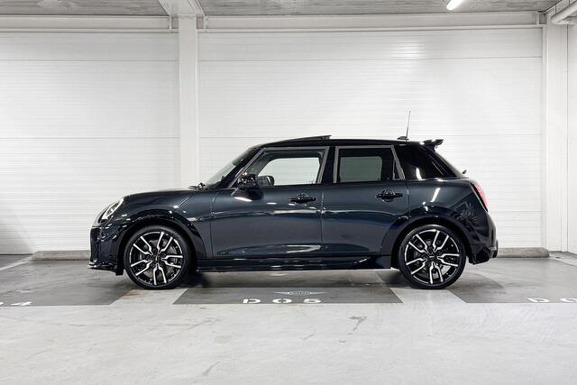Mini COOPER S 5-deurs | John Cooper Works Uitvoerung | Pakket XL | 18" JCW Lap Spoke two-tone