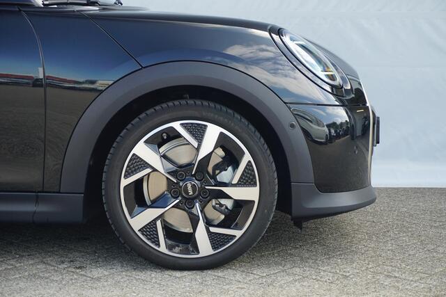 Mini COOPER S Mini / Favoured Uitvoering / Pakket XL / 18'' LM Velgen