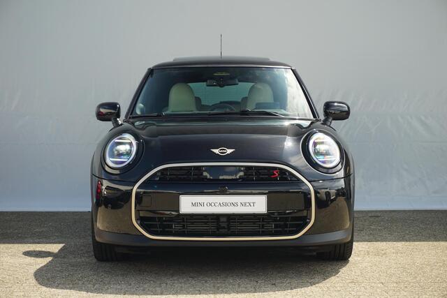 Mini COOPER S Mini / Favoured Uitvoering / Pakket XL / 18'' LM Velgen