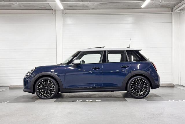 Mini COOPER S 5-Deurs 2.0 Favoured XL | Panoramadak | Head-Up Display | Stoelverwarming