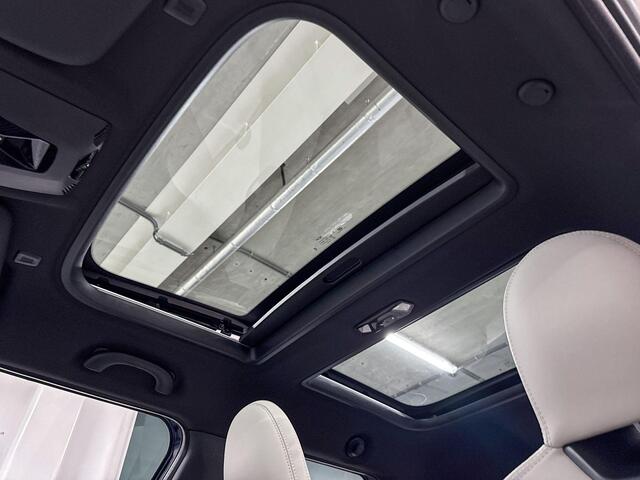 Mini COOPER S 5-Deurs 2.0 Favoured XL | Panoramadak | Head-Up Display | Stoelverwarming