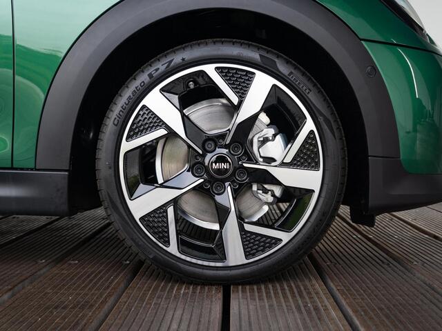 Mini COOPER S Favoured Trim | Pakket XL | Harman Kardon | Comfort Access | Panoramadak | Head-Up Display | Driving Assistant Plus