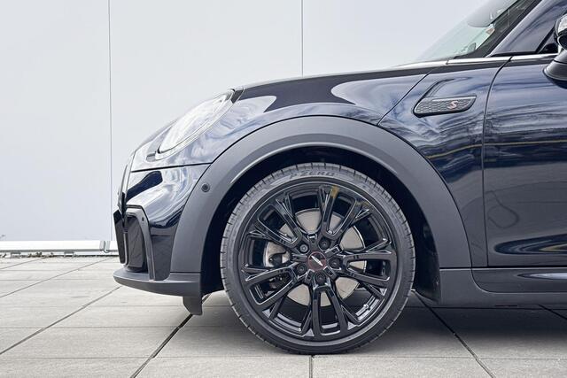 Mini COOPER S Cabrio Resolute Edition 18 Inch / JCW pakket / Stuur & Stoelverwarming / Harman Kardon / Led Koplampen / Comfort Acces / Head Up Display / Always Open Timer