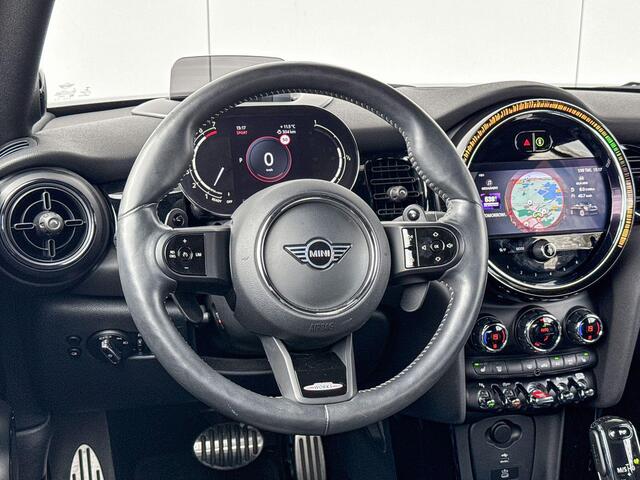Mini COOPER S Cabrio Resolute Edition 18 Inch / JCW pakket / Stuur & Stoelverwarming / Harman Kardon / Led Koplampen / Comfort Acces / Head Up Display / Always Open Timer