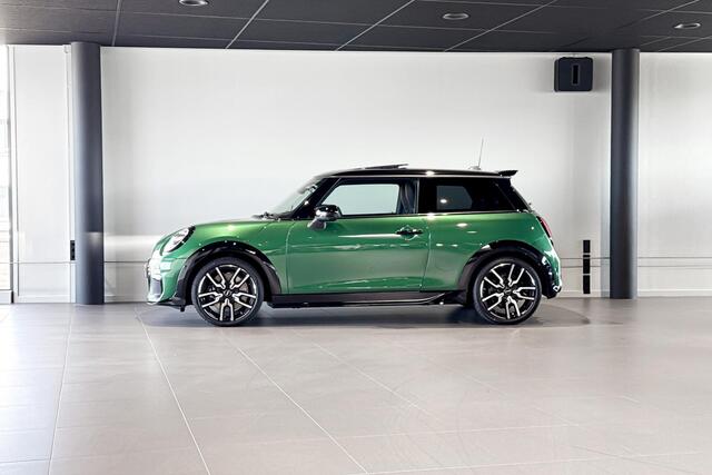 Mini COOPER S 3-deurs 2.0 Favoured M | Glazen Panoramadak | Harman Kardon | Stoelverwarming | Head-Up Display |