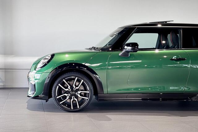 Mini COOPER S 3-deurs 2.0 Favoured M | Glazen Panoramadak | Harman Kardon | Stoelverwarming | Head-Up Display |