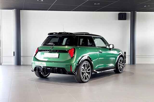 Mini COOPER S 3-deurs 2.0 Favoured M | Glazen Panoramadak | Harman Kardon | Stoelverwarming | Head-Up Display |