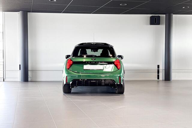 Mini COOPER S 3-deurs 2.0 Favoured M | Glazen Panoramadak | Harman Kardon | Stoelverwarming | Head-Up Display |