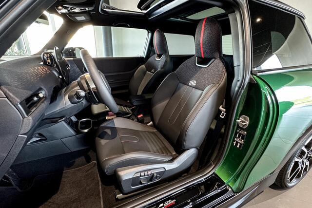 Mini COOPER S 3-deurs 2.0 Favoured M | Glazen Panoramadak | Harman Kardon | Stoelverwarming | Head-Up Display |