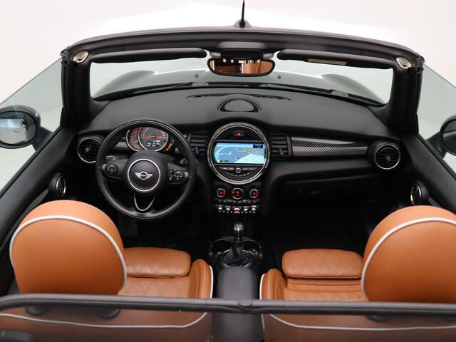 Mini COOPER S Mini Cabrio 2.0 Chili Serious Business / Navigatie / Parkeersensoren voor en achter / Historie digitaal aanwezig / Stoelverwarming voor / Airco Climat Control / LMV / Elektrisch Cabriodak / Lederen bekleding /