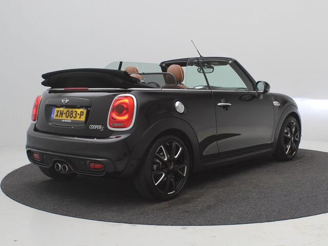Mini COOPER S Mini Cabrio 2.0 Chili Serious Business / Navigatie / Parkeersensoren voor en achter / Historie digitaal aanwezig / Stoelverwarming voor / Airco Climat Control / LMV / Elektrisch Cabriodak / Lederen bekleding /