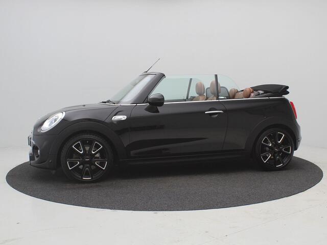Mini COOPER S Mini Cabrio 2.0 Chili Serious Business / Navigatie / Parkeersensoren voor en achter / Historie digitaal aanwezig / Stoelverwarming voor / Airco Climat Control / LMV / Elektrisch Cabriodak / Lederen bekleding /