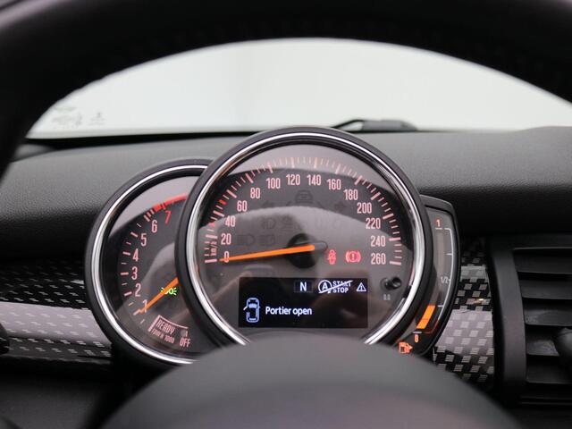 Mini COOPER S Mini Cabrio 2.0 Chili Serious Business / Navigatie / Parkeersensoren voor en achter / Historie digitaal aanwezig / Stoelverwarming voor / Airco Climat Control / LMV / Elektrisch Cabriodak / Lederen bekleding /
