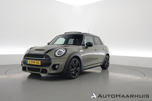 Mini COOPER S Hammersmith - Orig. NL | Pano | HUD | JCW Pakket | Harman Kardon | Adapt. Cruise | Stoelverw. | Leder | PDC | Nav + App.connect | V