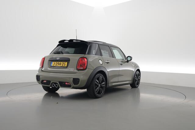 Mini COOPER S Hammersmith - Orig. NL | Pano | HUD | JCW Pakket | Harman Kardon | Adapt. Cruise | Stoelverw. | Leder | PDC | Nav + App.connect | V