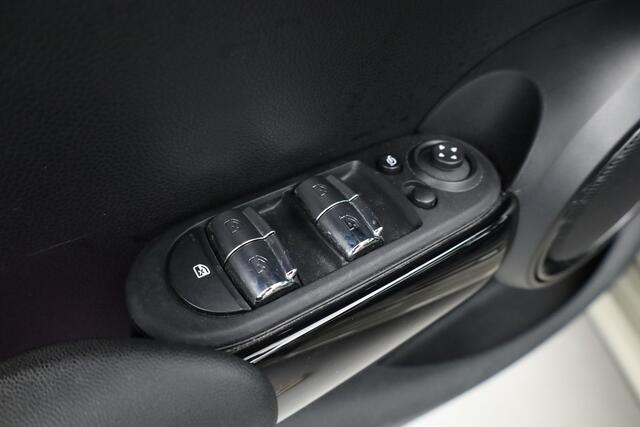 Mini COOPER S Hammersmith - Orig. NL | Pano | HUD | JCW Pakket | Harman Kardon | Adapt. Cruise | Stoelverw. | Leder | PDC | Nav + App.connect | V