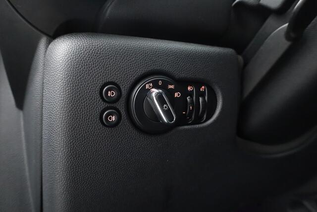 Mini COOPER S Hammersmith - Orig. NL | Pano | HUD | JCW Pakket | Harman Kardon | Adapt. Cruise | Stoelverw. | Leder | PDC | Nav + App.connect | V