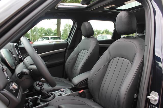 Mini COUNTRYMAN Mini 2.0 Cooper S E ALL4 / JCW Package / Panoramadak / Camera / Leder / 19'' / Harman Kardon / Keyless / Stoelverwarming / DAB / Cruise Control