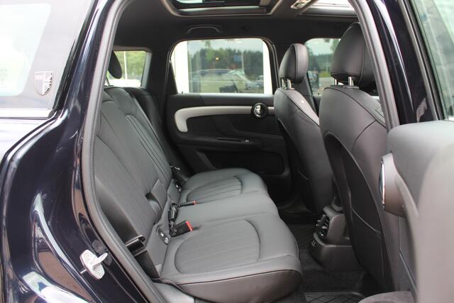 Mini COUNTRYMAN Mini 2.0 Cooper S E ALL4 / JCW Package / Panoramadak / Camera / Leder / 19'' / Harman Kardon / Keyless / Stoelverwarming / DAB / Cruise Control
