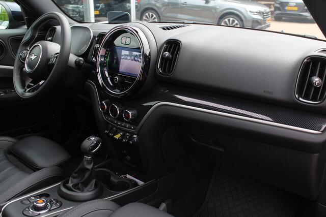 Mini COUNTRYMAN Mini 2.0 Cooper S E ALL4 / JCW Package / Panoramadak / Camera / Leder / 19'' / Harman Kardon / Keyless / Stoelverwarming / DAB / Cruise Control