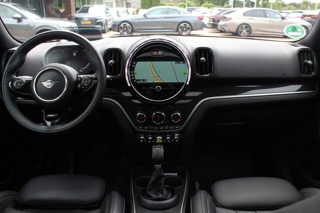 Mini COUNTRYMAN Mini 2.0 Cooper S E ALL4 / JCW Package / Panoramadak / Camera / Leder / 19'' / Harman Kardon / Keyless / Stoelverwarming / DAB / Cruise Control