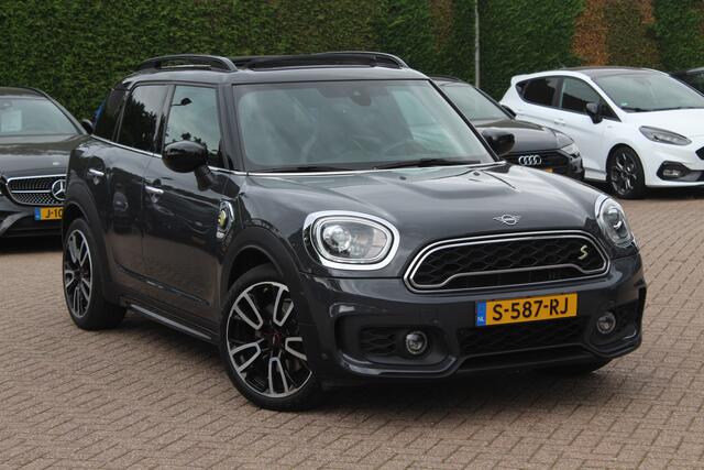 Mini COUNTRYMAN Mini 2.0 Cooper S E ALL4 Chili JCW Package / Panoramadak / Camera / Head-up / Leder / 19'' / Harman Kardon / Keyless / Stoelverwarming / DAB / Cruise Control