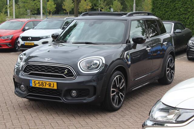 Mini COUNTRYMAN Mini 2.0 Cooper S E ALL4 Chili JCW Package / Panoramadak / Camera / Head-up / Leder / 19'' / Harman Kardon / Keyless / Stoelverwarming / DAB / Cruise Control