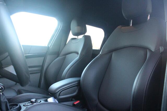 Mini COUNTRYMAN Mini 2.0 Cooper S E 220PK AUTOMAAT ALL4 CHILI | ELEKTRISCH BEDIENBARE VOORSTOELEN MET GEHEUGENFUNCTIE OP DE BESTUURDERSSTOEL | "UNION JACK" ACHTERLICHTEN | VOLLEDIG LEDEREN BEKLEDING | FULL LED KOPLAMPEN ADAPTIEF | 17" LICHTMETALEN VELGEN "BLACK" | STOEL/