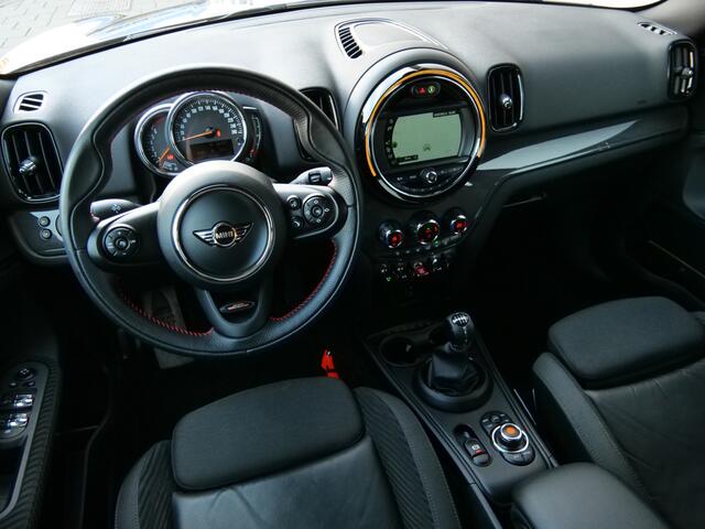 Mini COUNTRYMAN Mini 1.5 136pk Cooper Navigatie / 18 inch / Parkeersensoren