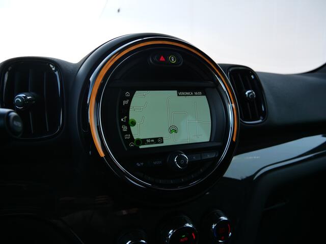 Mini COUNTRYMAN Mini 1.5 136pk Cooper Navigatie / 18 inch / Parkeersensoren