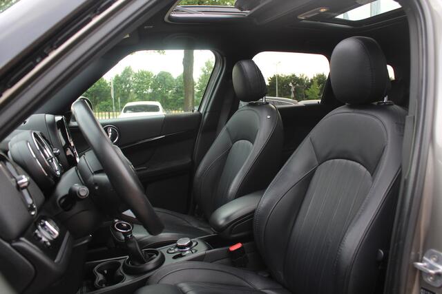 Mini COUNTRYMAN Mini 2.0 Cooper S E ALL4 Chili / Panoramadak / Camera / Head-up / Leder / Harman Kardon / 18'' / Navigatie / Dakspoiler / DAB / Apple CarPlay / Stoelverwarming / Cruise Control