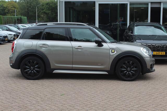 Mini COUNTRYMAN Mini 2.0 Cooper S E ALL4 Chili / Panoramadak / Camera / Head-up / Leder / Harman Kardon / 18'' / Navigatie / Dakspoiler / DAB / Apple CarPlay / Stoelverwarming / Cruise Control
