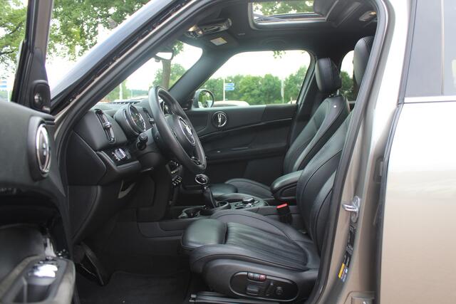 Mini COUNTRYMAN Mini 2.0 Cooper S E ALL4 Chili / Panoramadak / Camera / Head-up / Leder / Harman Kardon / 18'' / Navigatie / Dakspoiler / DAB / Apple CarPlay / Stoelverwarming / Cruise Control