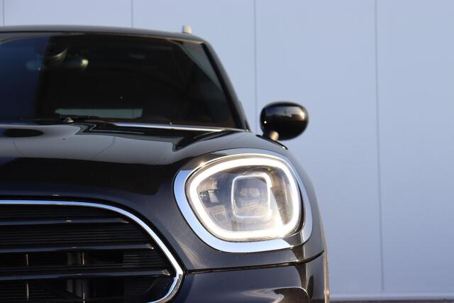 Mini COUNTRYMAN Mini 1.5 Cooper Classic Panoramadak / Comfort Acces / Achteruitrijcamera / Sportstoelen / Stoelverwarming / Cruise control adaptive / DAB / Navigatie /