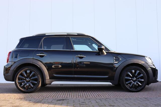 Mini COUNTRYMAN Mini 1.5 Cooper Classic Panoramadak / Comfort Acces / Achteruitrijcamera / Sportstoelen / Stoelverwarming / Cruise control adaptive / DAB / Navigatie /