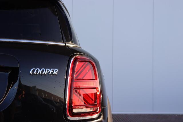 Mini COUNTRYMAN Mini 1.5 Cooper Classic Panoramadak / Comfort Acces / Achteruitrijcamera / Sportstoelen / Stoelverwarming / Cruise control adaptive / DAB / Navigatie /
