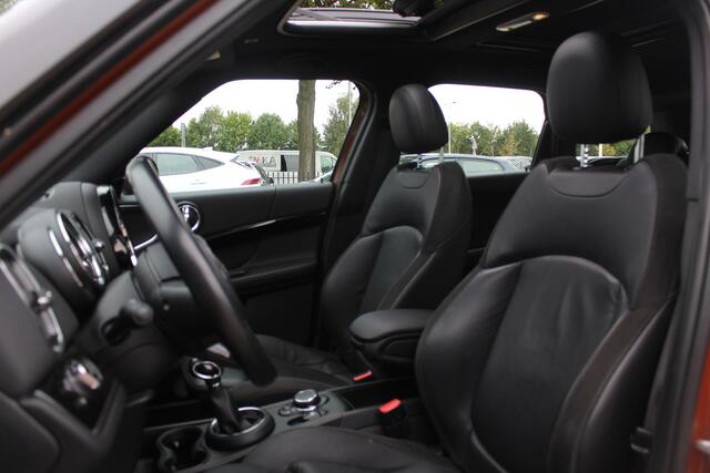 Mini COUNTRYMAN Mini 2.0 Cooper S E ALL4 Chili / Panoramadak / Camera / Head-up / Leder / Keyless / 19'' / Navi. Proff / Stoelverwarming / Cruise Control