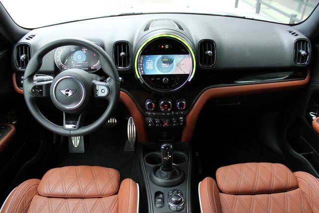 Mini COUNTRYMAN Cooper Rockingham GT JCW Automaat / Premium Go Pakket / Achteruitrijcamera / LED / Comfort Access / Park Assistant / Stoelverwarming