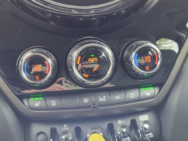 Mini COUNTRYMAN Mini 2.0 Cooper S E ALL4 Essential Automaat / Navigatie / Camera / Headup Display / Verwarmde voorstoelen / Automatische airco /