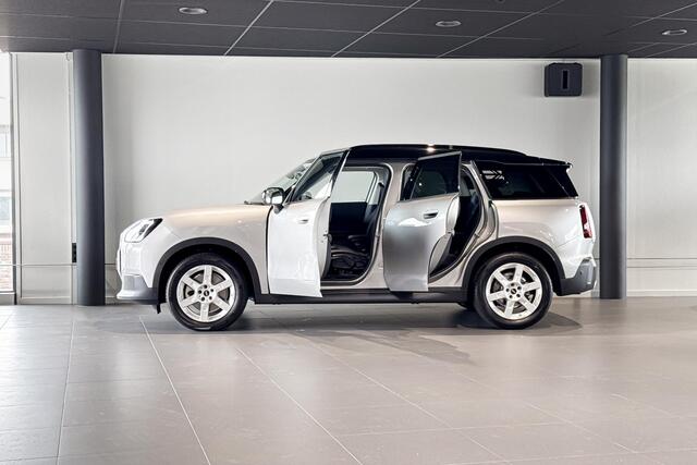 Mini COUNTRYMAN 1.5 C Classic M Plus | Glazen Panoramadak | Head-up Display | Stoelverwarming | Trekhaak |