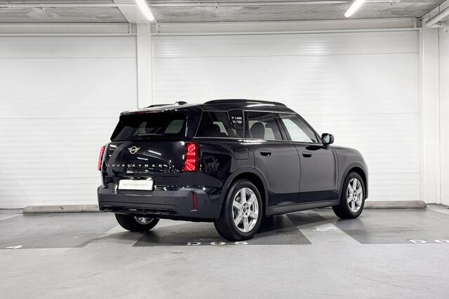Mini COUNTRYMAN E | Classic Uitvoering | Pakket M Plus | Trekhaak | 18" Asteroid Spoke