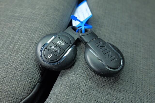 Mini COUNTRYMAN Mini 1.5 One Dutch Made Edition | Head-up | Licht metaal | Stoelverwarming