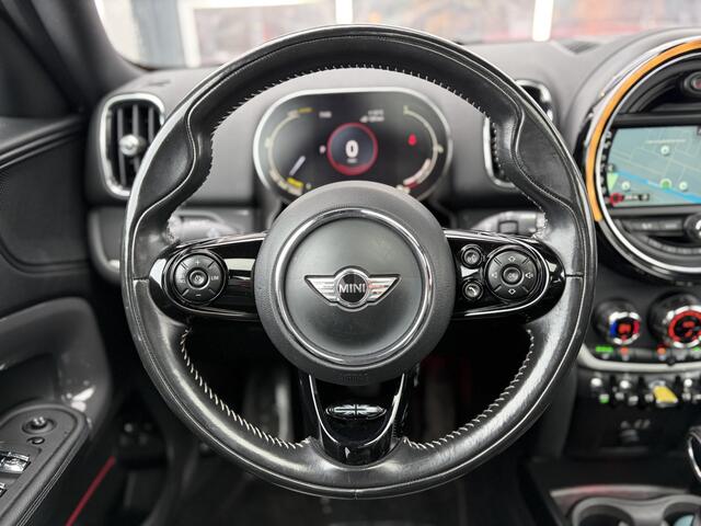 Mini COUNTRYMAN Mini 1.5 Cooper S E ALL4 Chili 225pk | Virtual Cockpit | Airco automatisch | Bluetooth | Cruise control | Elektrisch glazen panorama-dak | LED koplampen | Lederen bekleding | Navigatiesysteem full map | Voorstoelen verwarmd | Zeer nette auto!