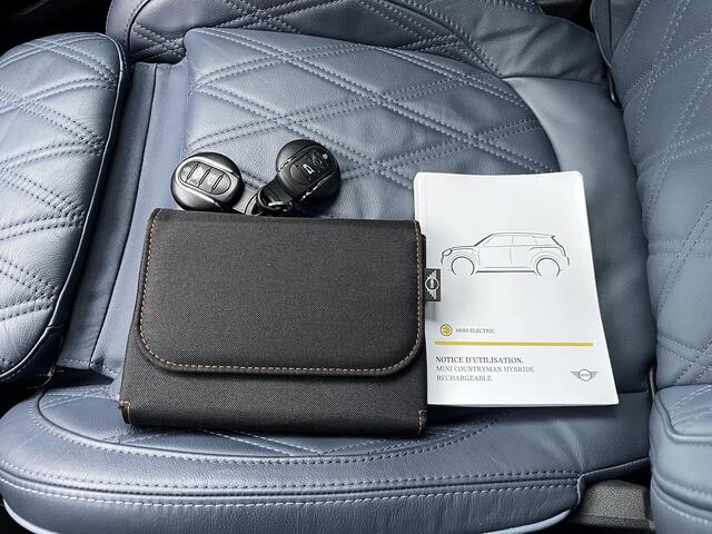 Mini COUNTRYMAN 1.5 Cooper S E ALL4 PHEV MINI Yours Automaat / Dealer onderhouden / Leder / Schuifdak / Elektrische stoelen / Harman Kardon / Adaptieve CC / HUD / Achteruitrijcamera / Parkeer assistent / Apple Carplay Android /
