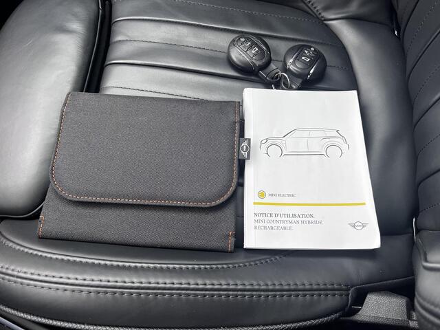 Mini COUNTRYMAN 1.5 Cooper S E ALL4 MINI Yours Automaat / Dealer onderhouden / Leder / Schuifdak / Elektrische stoelen & klep / Harman Kardon / Adaptieve CC / HUD / Achteruitrijcamera / Parkeer assistent / Apple Carplay Android / 19" LM wielen /