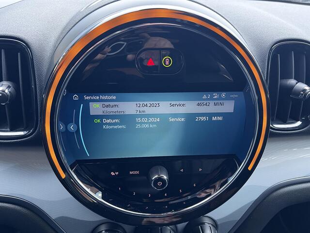 Mini COUNTRYMAN 1.5 Cooper S E ALL4 MINI Yours Automaat / Dealer onderhouden / Leder / Schuifdak / Elektrische stoelen & klep / Harman Kardon / Adaptieve CC / HUD / Achteruitrijcamera / Parkeer assistent / Apple Carplay Android / 19" LM wielen /