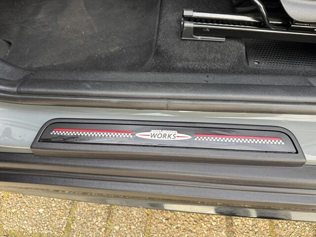 Mini COUNTRYMAN Mini 2.0 John Cooper Works ALL4 White Silver Edition 306PK-ALCANTARA-VOL