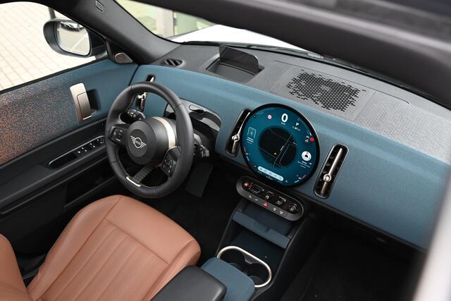 Mini COUNTRYMAN C Automaat / Pakket XL / Favoured / 19" Kaleido Spoke 2-tone